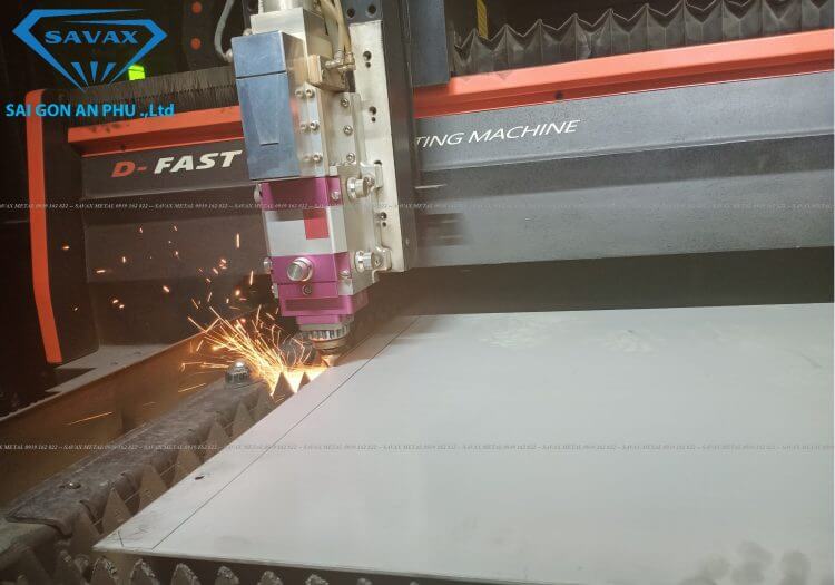Máy cắt laser kim loại tấm tại Savax