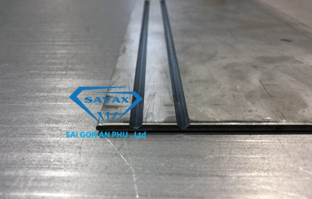 Gia công vách ngăn CNC inox mạ vàng bằng phương pháp cắt laser tại Savax